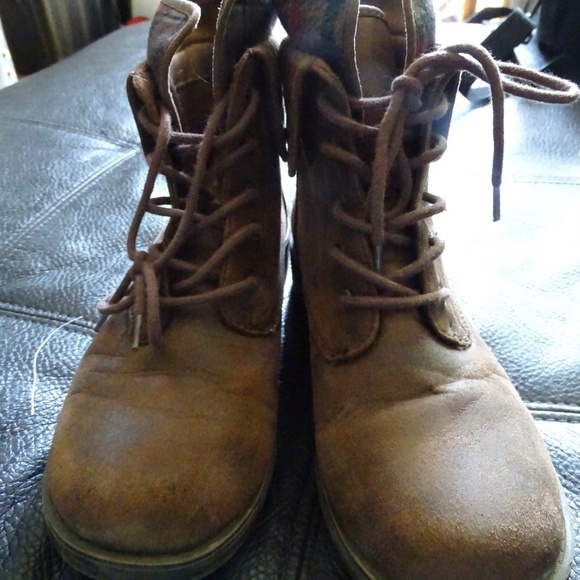 AMERICAN EAGLE BOOTS SZIE 7 1/2 - Picture 2 of 4
